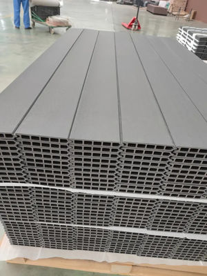Αδιάβροχα πλαίσια συνεξώθησης WPC Fence Panels Wood Plastic Composite for Garden Sport Farm