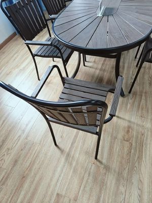 Επαναπροσδιορισμός υπαίθρια διαβίωση: Premium WPC Garden Chares & Tables