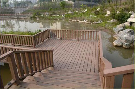 Κατακόρυφη πέτρα WPC Περίφραξη UV-Stable για κατοικημένη κοινότητα